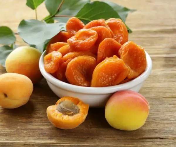 dried apricots can be a substitute for currants in recipes