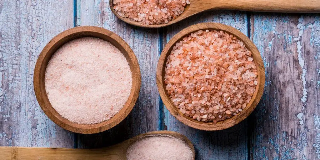 himalayan pink salt in bowls and wooden spoons