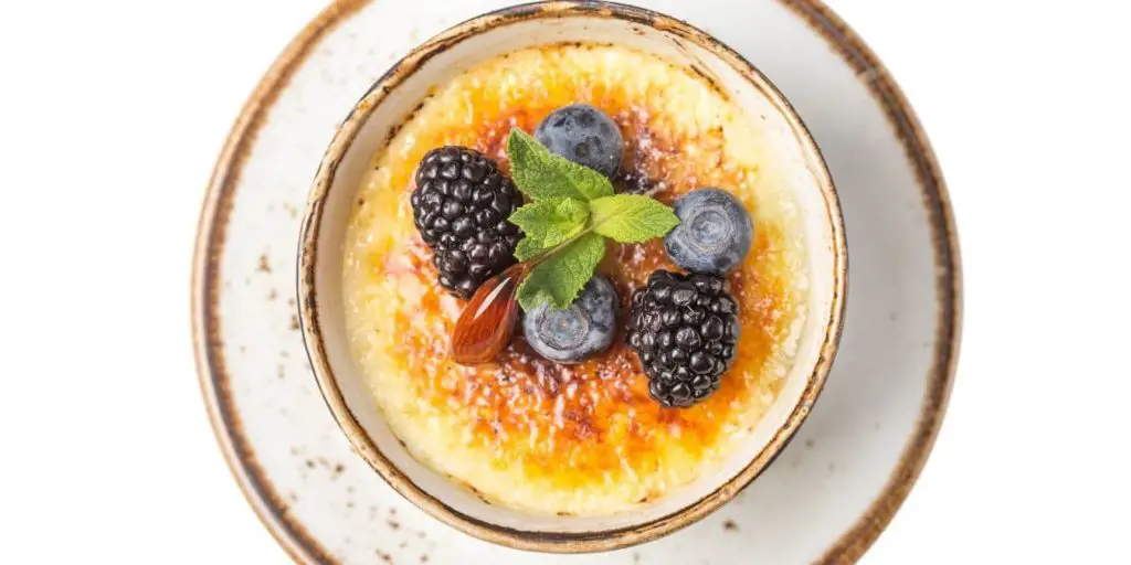 creme brulee with fruit on top