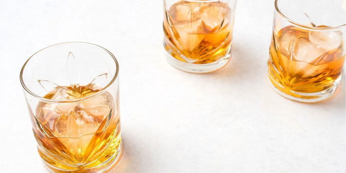 image of whiskey in glasses for what to eat with whiskey article