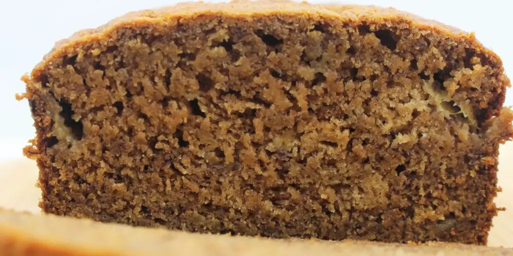 front of banana bread with detail of the crumble
